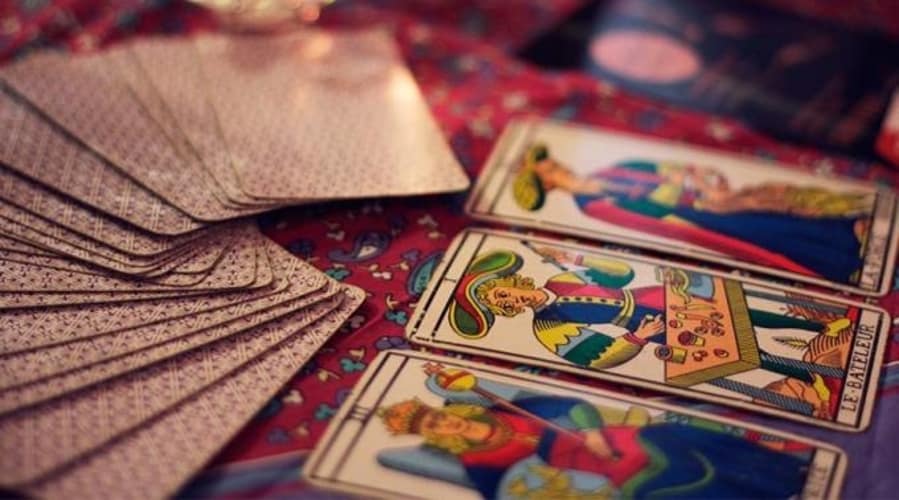 3 razones por las que algunos creen en el Tarot y la Ouija