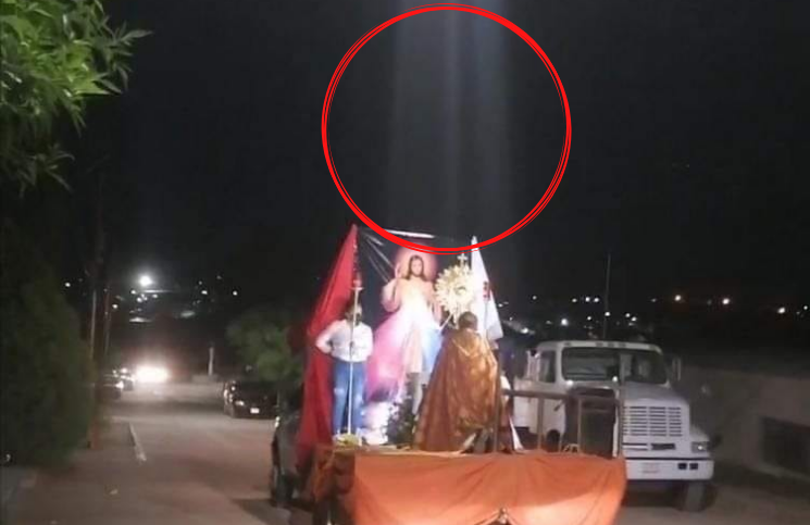 [Viral] La conmovedora imagen de una procesión en la Fiesta de la Divina Misericordia