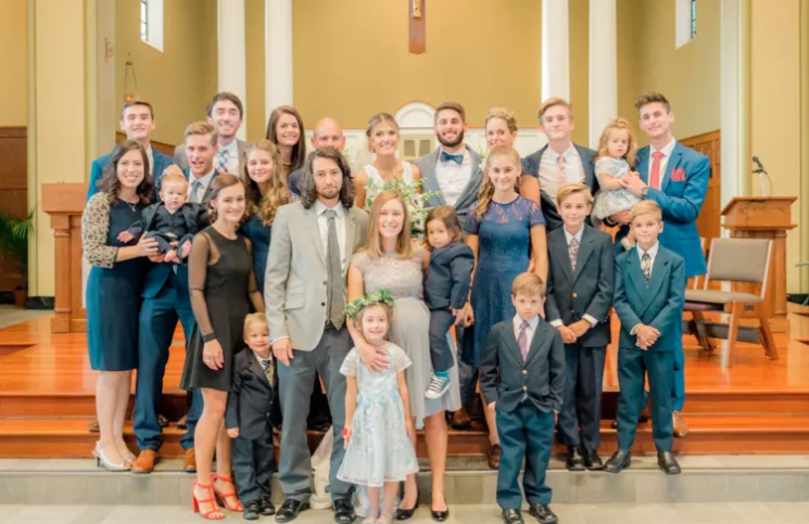 Matrimonio católico con 14 hijos cuenta su secreto para vivir sin deudas