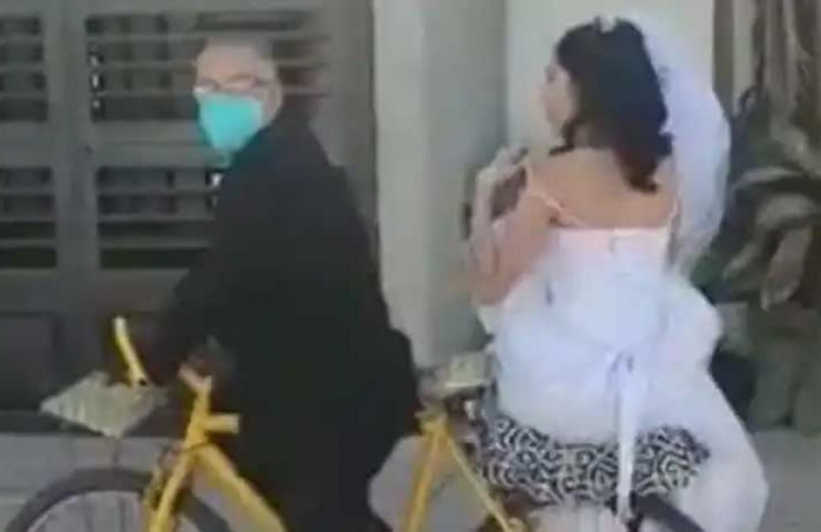 Padre lleva a su hija en bicicleta a la boda y el video se hace viral