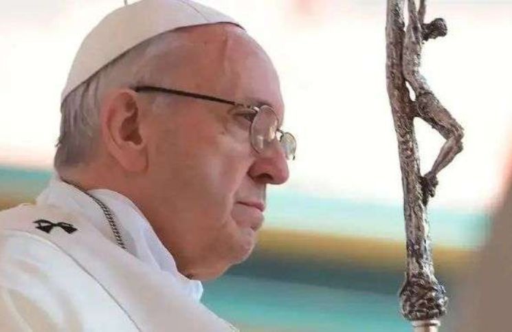 Papa Francisco descarta ordenación de mujeres en una reciente entrevista