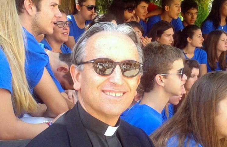 Este sacerdote ayudó a encontrar al amor de su vida a más de 500 personas