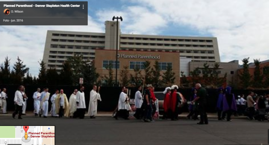 Foto De Planned Parenthood En Google Maps Muestra Una Procesi N Eucar Stica