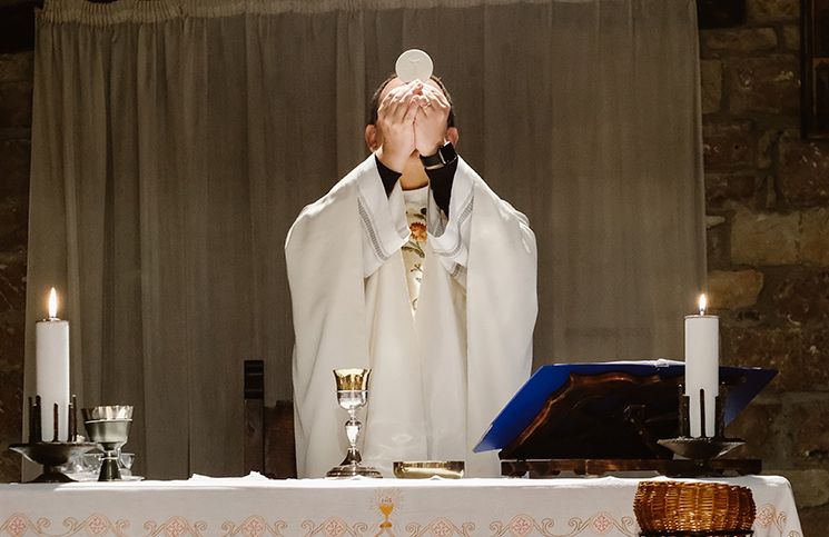 ¿Desde cuándo se cree que el pan y el vino se convierten en el cuerpo y sangre de Cristo?