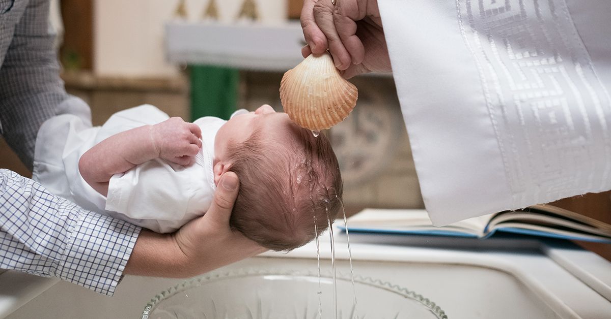 ¿Por qué debo bautizar a mi bebé? Estas 7 contundentes razones te convencerán