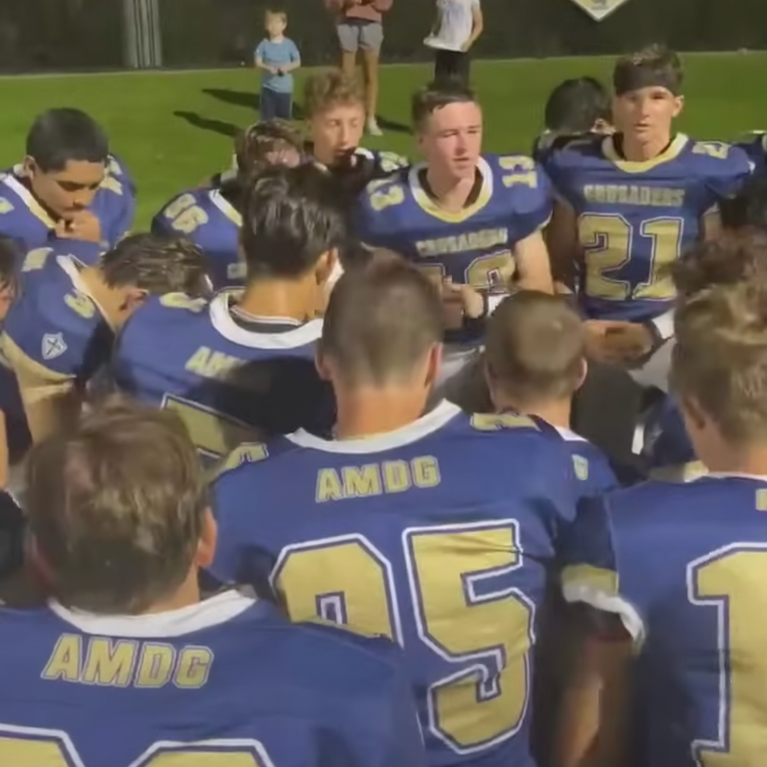 Viral: Equipo de fútbol americano canta el Ave María después de cada partido en honor a la Virgen