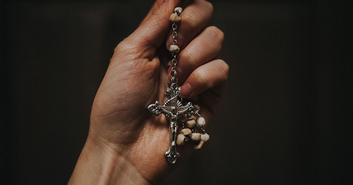 Las advertencias de la Virgen que te convencerán de rezar el santo rosario