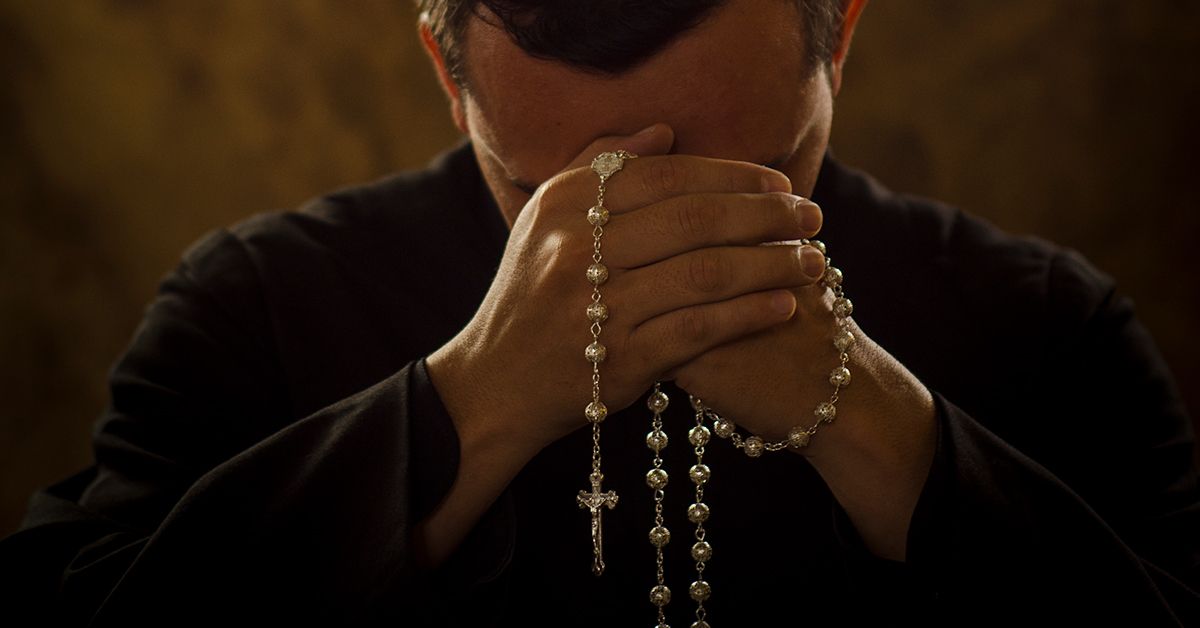 “La mejor arma”: 7 anécdotas de un sacerdote sobre el poder del Rosario