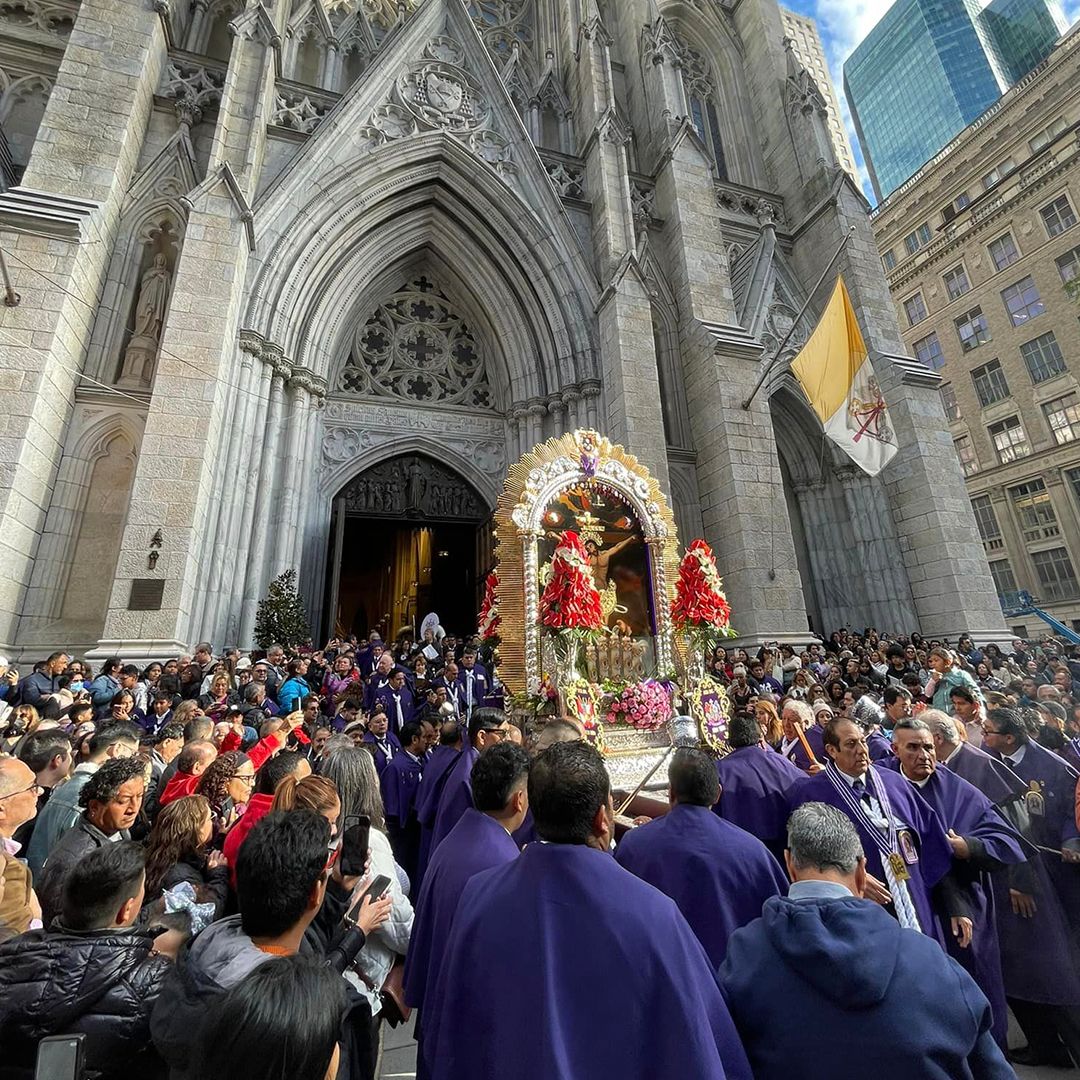 Señor de los Milagros: Imagen de Cristo crucificado recorrió las calles de Nueva York