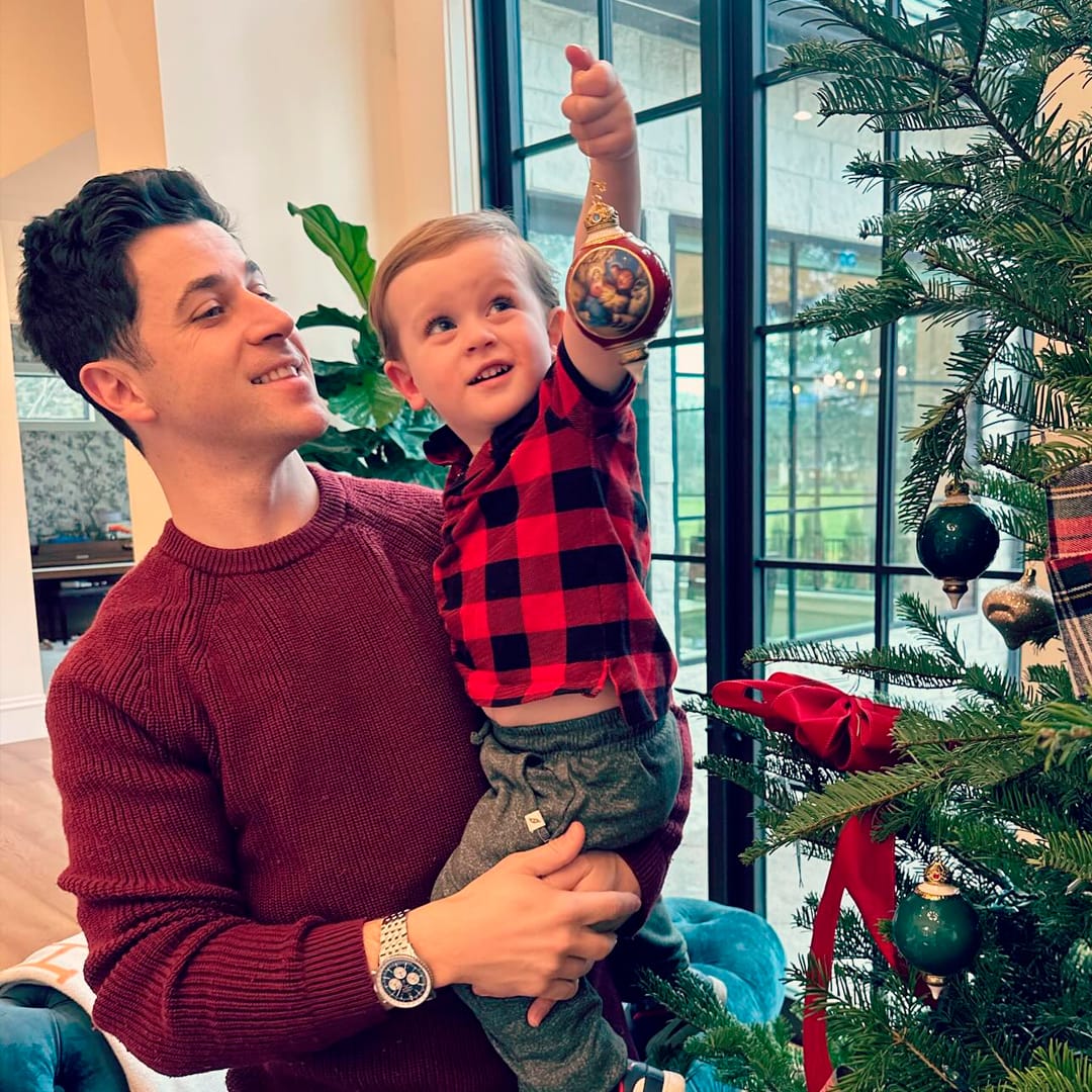 Actor de Disney comparte hermosa tradición familiar para decorar el árbol de Navidad