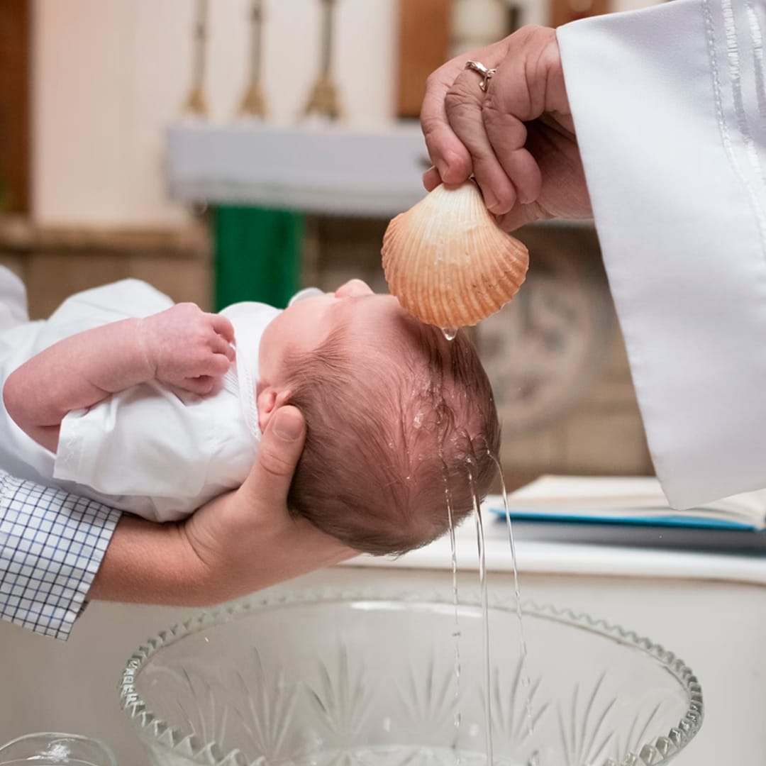 ¿En que parte de la Biblia dice que se pueden bautizar a los niños?
