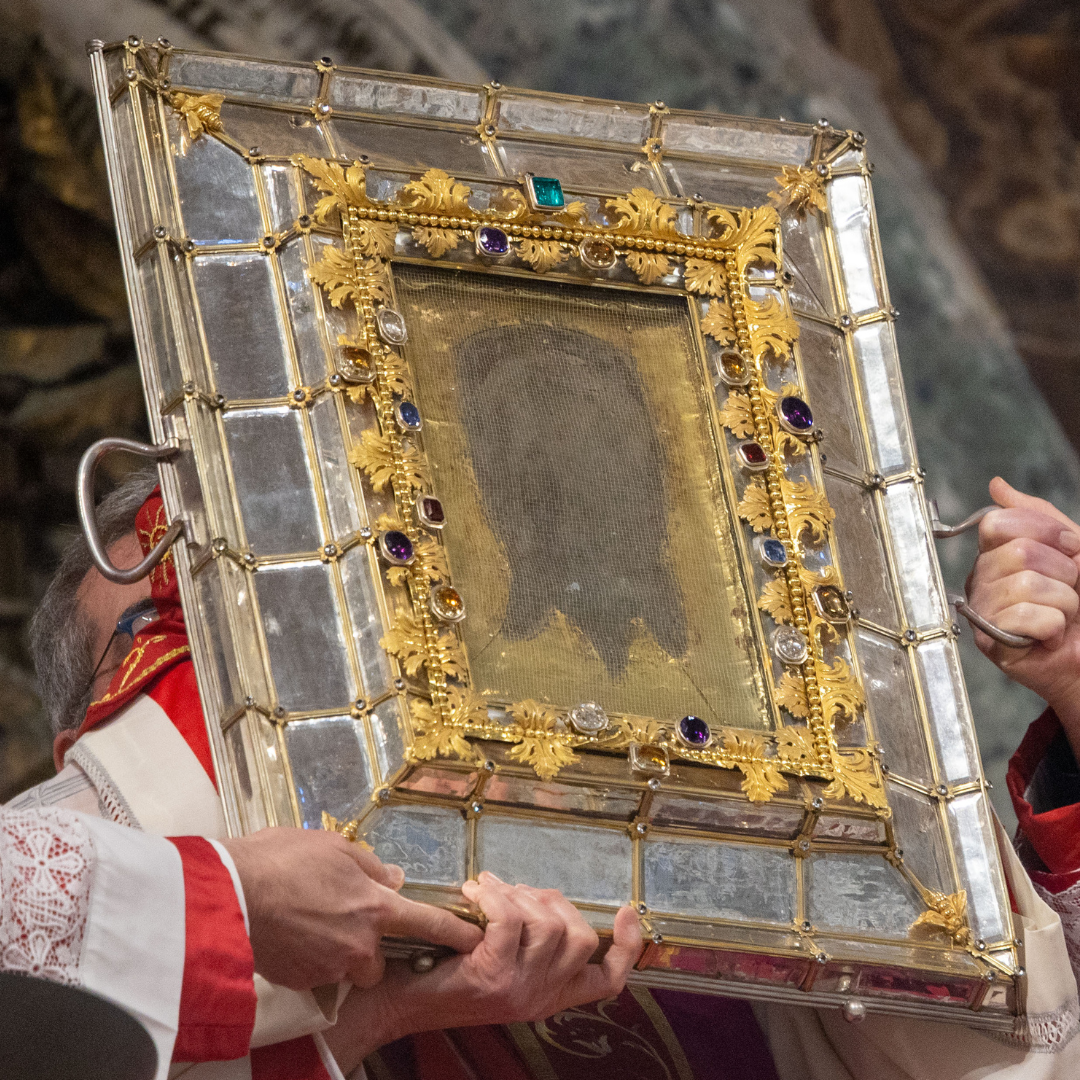El Velo de la Verónica está en el Vaticano: la historia de la reliquia en la que se impregnó el rostro de Jesús