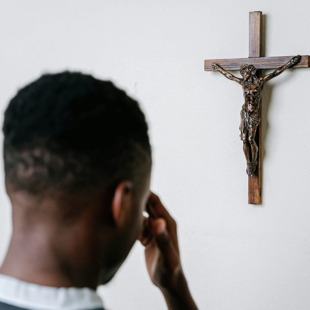 Descubre porqué la Señal de la Cruz es el gesto cristiano más poderoso