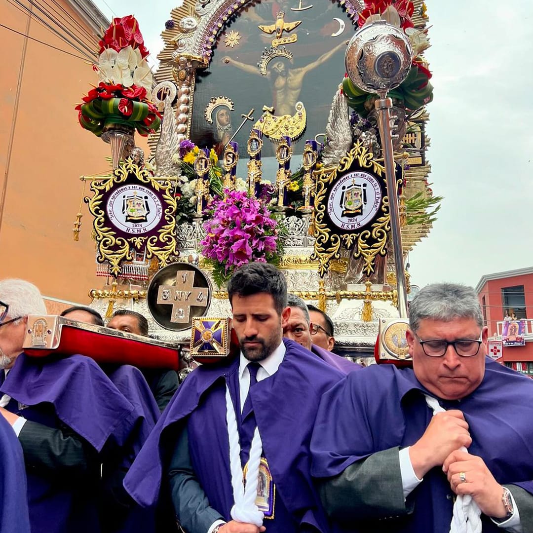 procesión del señor de los milagros, señor de los milagros, mes morado, stefano peschiera