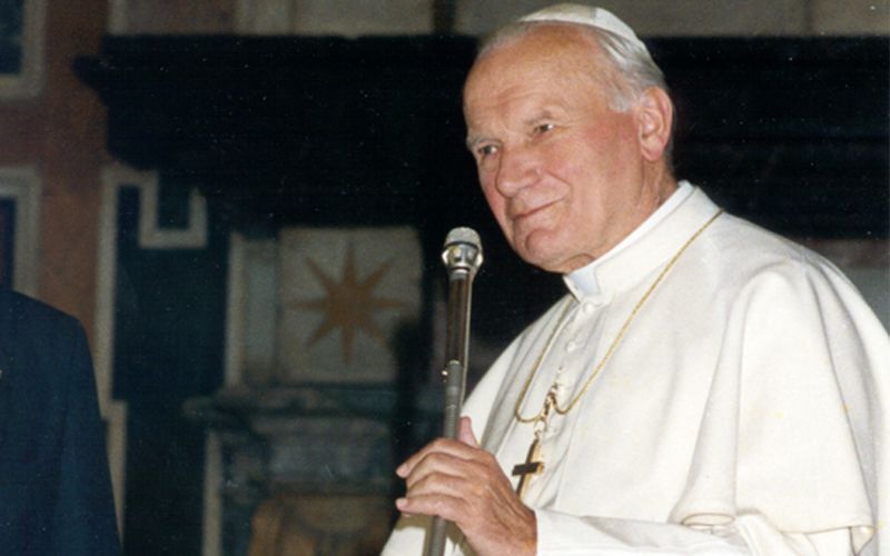 Juan Pablo II sí tuvo una intensa relación con una mujer casada llamada...
