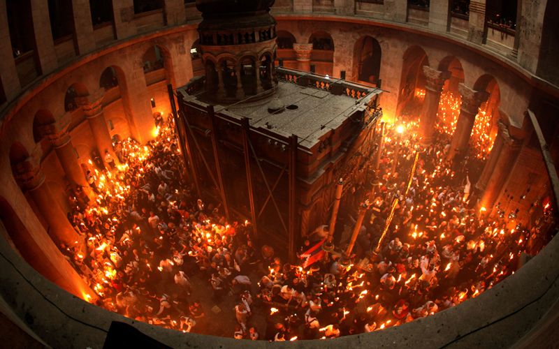 El misterioso fuego que aparece cada Sábado Santo en la tumba de Jesús