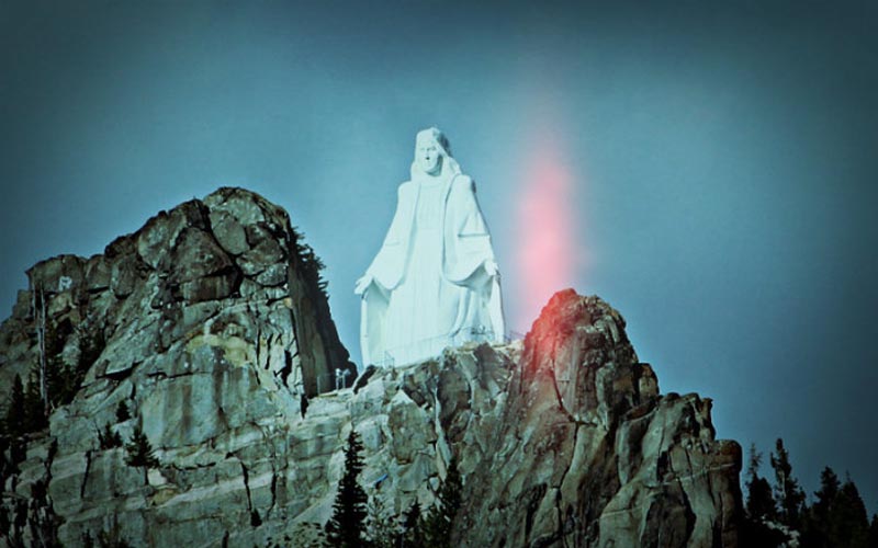 La milagrosa historia detrás de esta estatua gigante de la Virgen