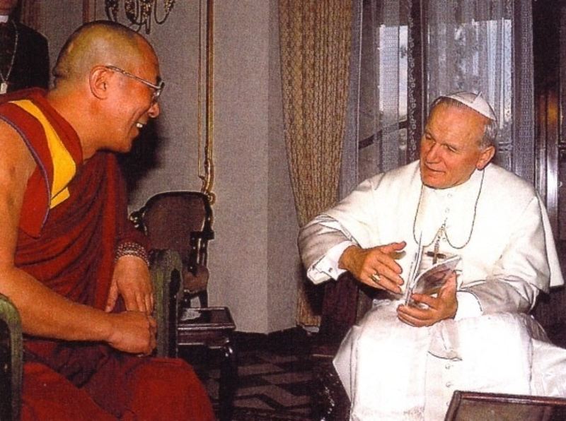 22 históricas fotos de encuentros de San Juan Pablo II con líderes y celebridades mundiales