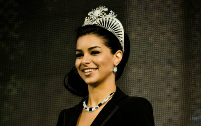 La vez en que la primera Miss USA musulmana se convierte al catolicismo