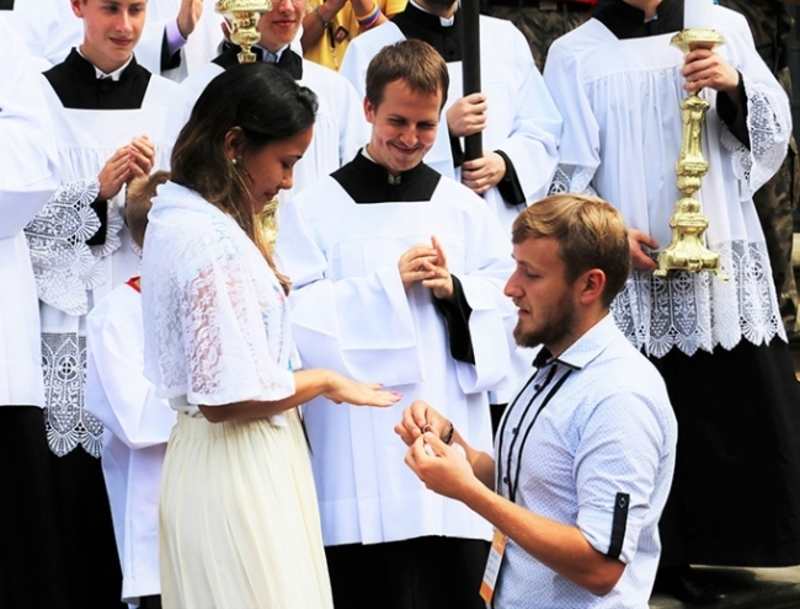 ¡Dijo que sí! Una hermosa propuesta de matrimonio durante la JMJ en Cracovia