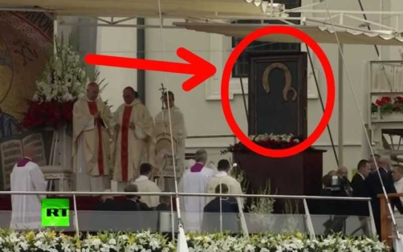 Papa Francisco revela por qué cayó durante Misa en la JMJ