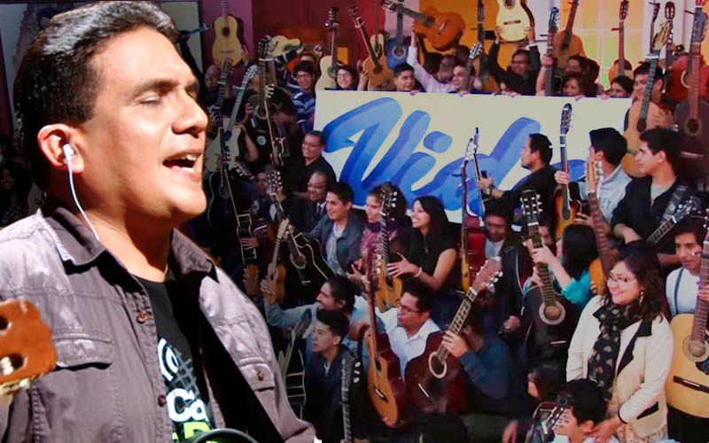 Música: Luis Enrique Ascoy canta "Vida" junto a 100 guitarras