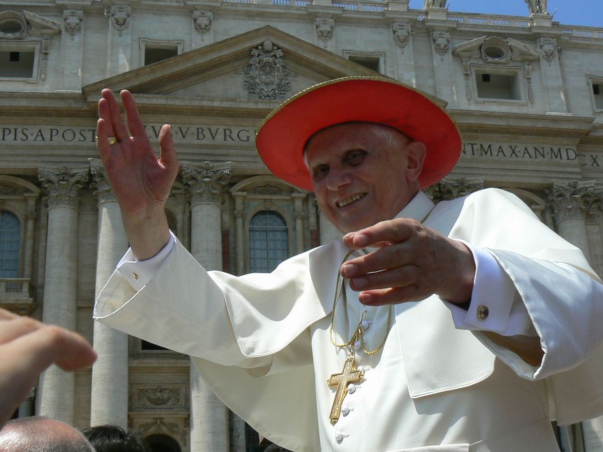 5 momentos divertidos durante el pontificado de Benedicto XVI