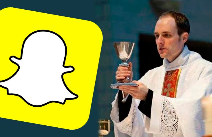 Este sacerdote desató un debate en redes por un radical pedido sobre Snapchat