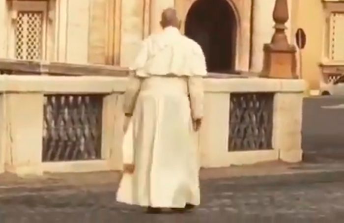Difunden video de nueva "escapada" del Papa Francisco en el Vaticano... ¿hacia dónde iba?