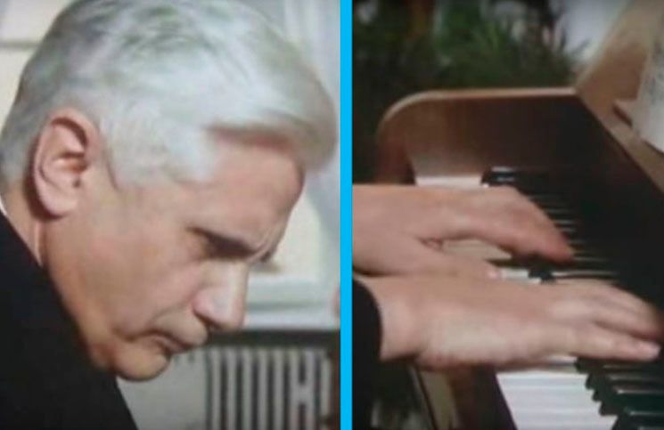 ¿Sabías que Benedicto XVI toca el piano? Este antiguo video lo confirma