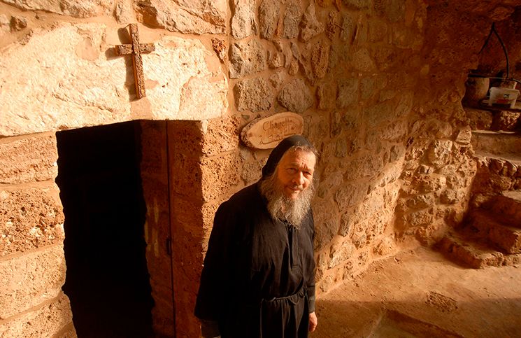 [Video] ¿Sabías que aún existen los sacerdotes ermitaños en cuevas?