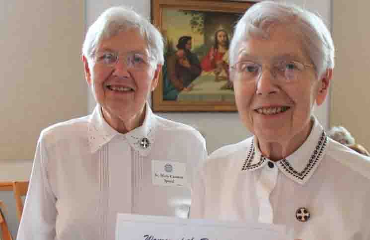 Hermanas gemelas que entraron a los 19 años al convento cumplen 93 años de edad