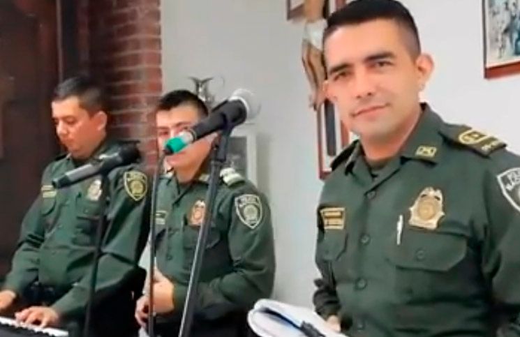 El video de estos policías se vuelve viral por recordarnos el amor de Dios