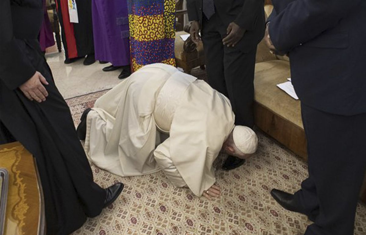 Papa Francisco besó los pies de los líderes del conflicto en Sudán del Sur