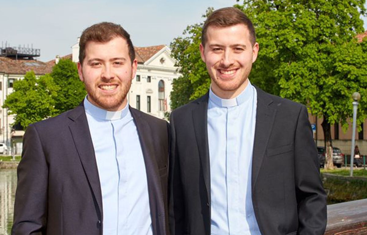 Estos hermanos gemelos se ordenarán sacerdotes el mismo día