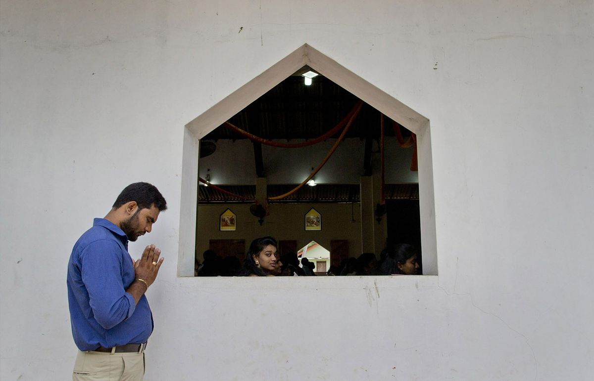 Pueblo de Sri Lanka desafía al Estado Islámico celebrando Misa