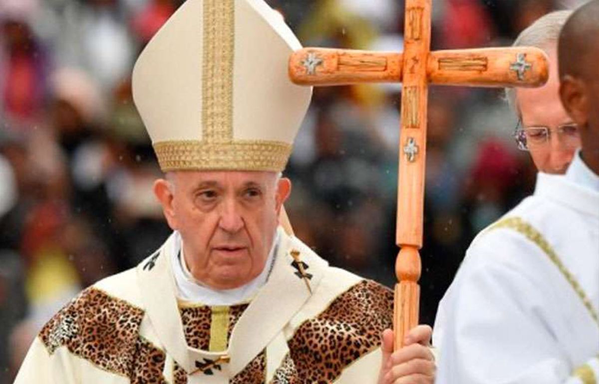 Conoce de dónde viene el báculo que el Papa usó hoy en Mozambique