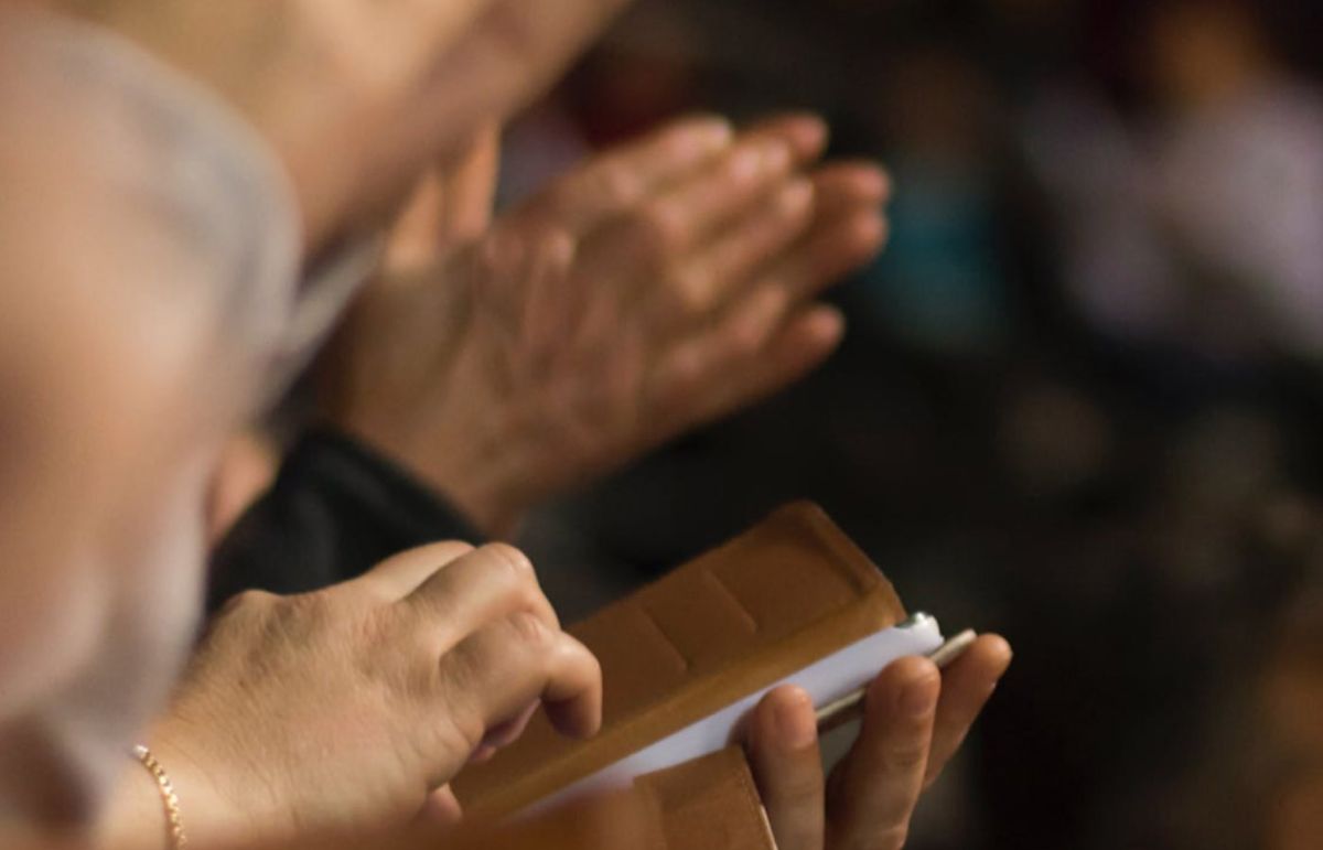 ¿Qué dice la Iglesia con respecto a los aplausos en la Misa?