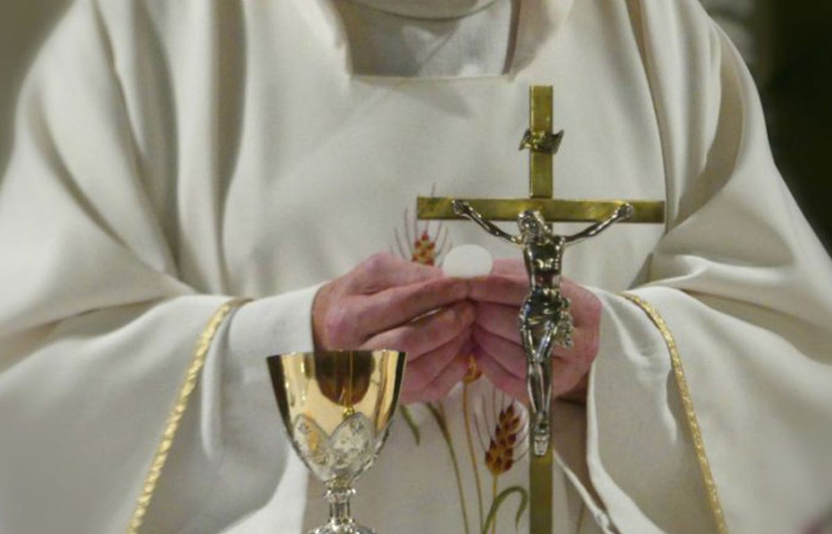 “No es un trabajo”: sacerdote cuenta su conmovedor testimonio vocacional