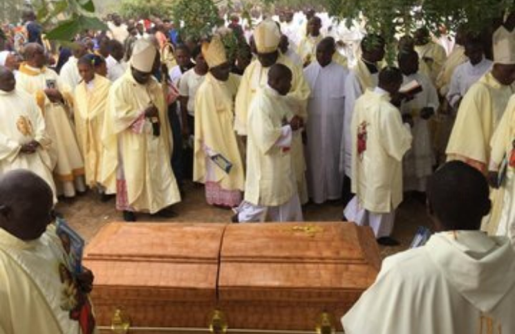 Multitudinario funeral de Michael Nnadi y una homilía que fortalece la fe