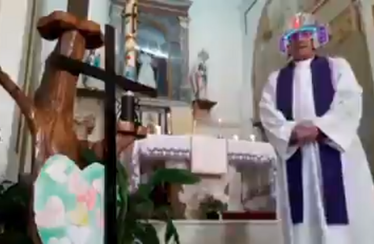 Sacerdote italiano intenta transmitir misa en vivo y... ¡ocurrió algo inédito!
