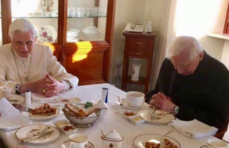 La graciosa anécdota de Benedicto XVI con su hermano Georg tras ser elegido Papa