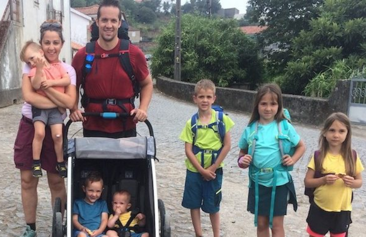 Familia con 6 hijos realiza el Camino de Santiago y descubre algo asombroso