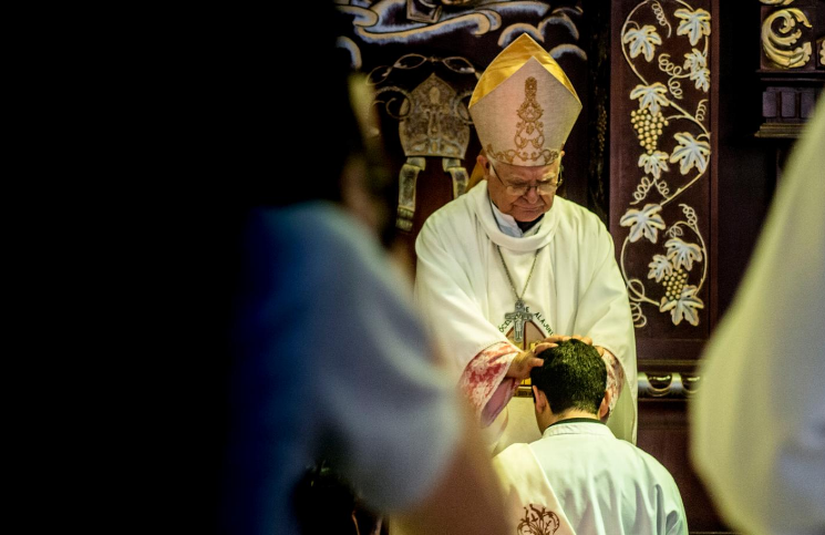 Creyó que era sacerdote, celebró todos los sacramentos, ¡pero no era un católico bautizado!