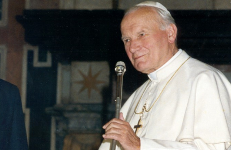 Cuando San Juan Pablo II cantó en español y conmovió a Latinoamérica