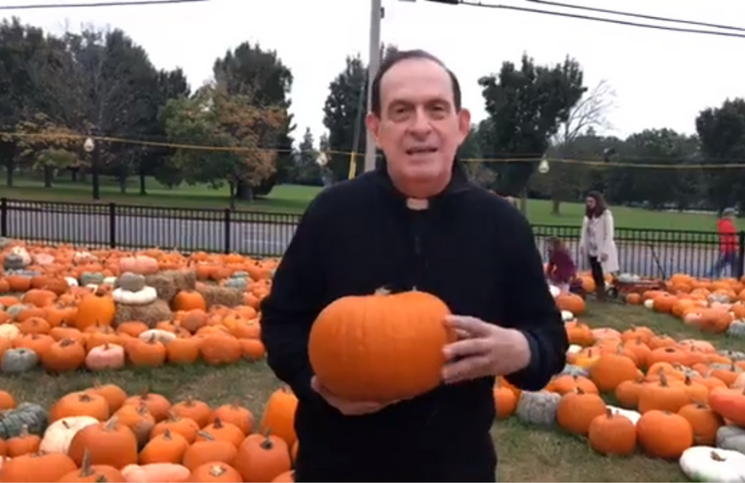 Sacerdote advierte sobre Halloween: "¡Es la fiesta del diablo!" [Video]