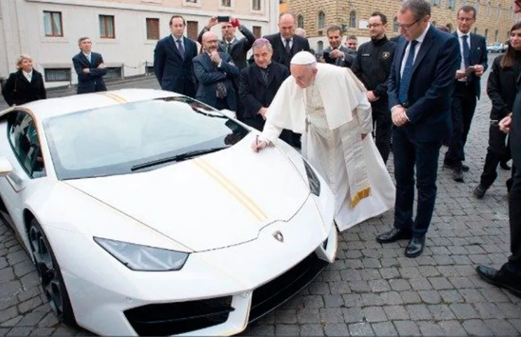 El Lamborghini del Papa Francisco ayudó a reconstruir una guardería en Irak