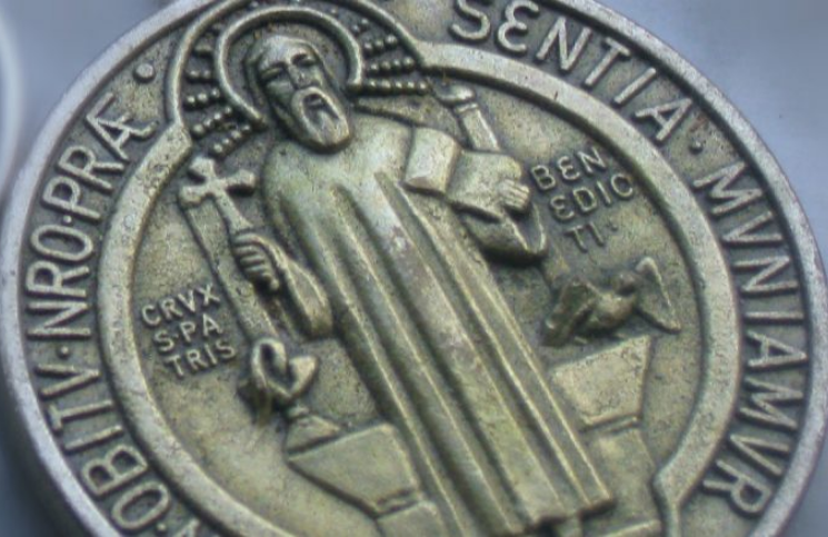 "¡Aléjate, Satanás!": las poderosa oración de San Benito para protegerte contra el mal