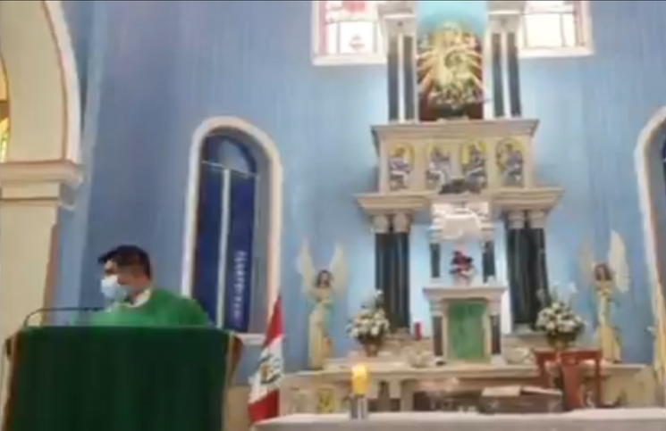 [Video] Fuerte terremoto sacude iglesia en plena Misa y daña catedral