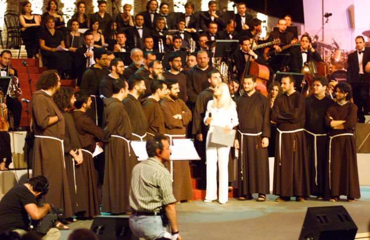 Los hermanos del Padre Pío rezan por el eterno descanso de Raffaella Carrà